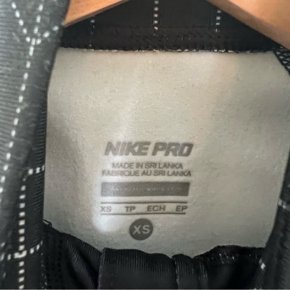 Nike Pro Thermal Dri Fit Long Sleeve 1/2 Zip Pullover Geo Print XS Athletic Gym - Picture 7 of 8